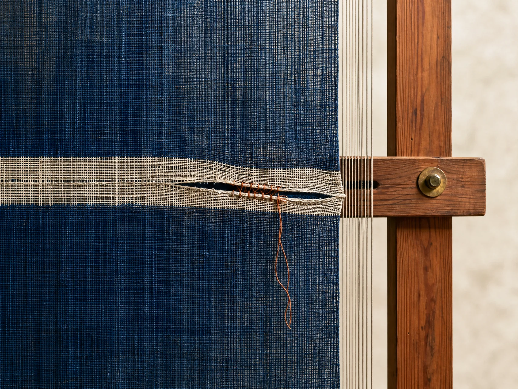 Controlled split seam exposing internal system threads
